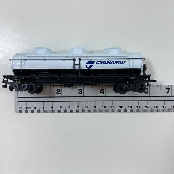 Bachmann HO Scale Model Train 3 Dome Cyanamid Tank Car 43100139 White Black 6" - Picture 9 of 9